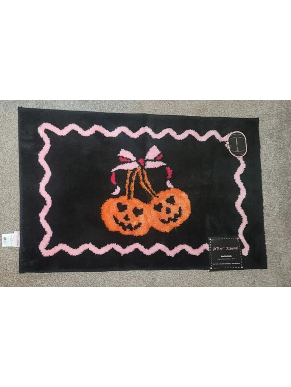 BETSEY JOHNSON BATH RUG - 20" x 32" - PUMPKIN CHERRIES HALLOWEEN NWT